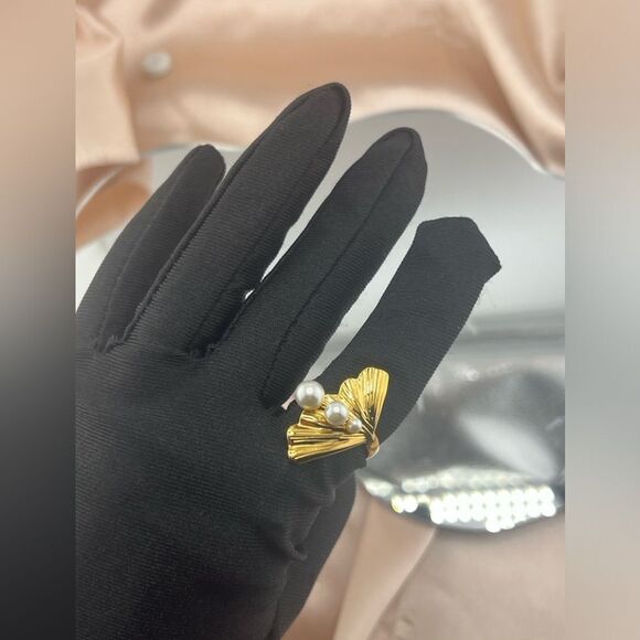 Golden Fan Pearl Ring – Modern Elegance - Picture 8 of 8